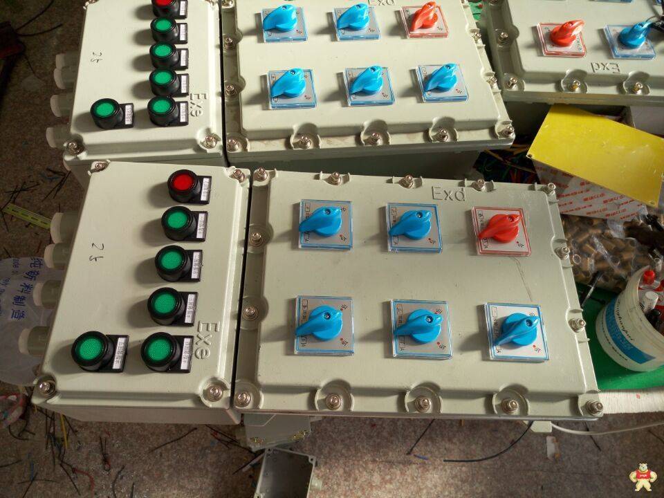 BXM防爆燈具控制回路箱 控制風(fēng)機(jī)電機(jī)泵防爆動(dòng)力箱BXD 防爆燈具控制回路箱,防爆燈具控制回路箱,防爆燈具控制回路箱,防爆燈具控制回路箱,防爆燈具控制回路箱
