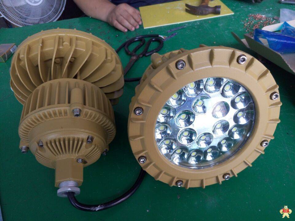 LED防爆燈70W  LED防爆燈100W  LED防爆燈50W LED防爆燈70W,LED防爆燈60W,LED防爆燈20W,LED防爆燈30W,LED防爆燈50W
