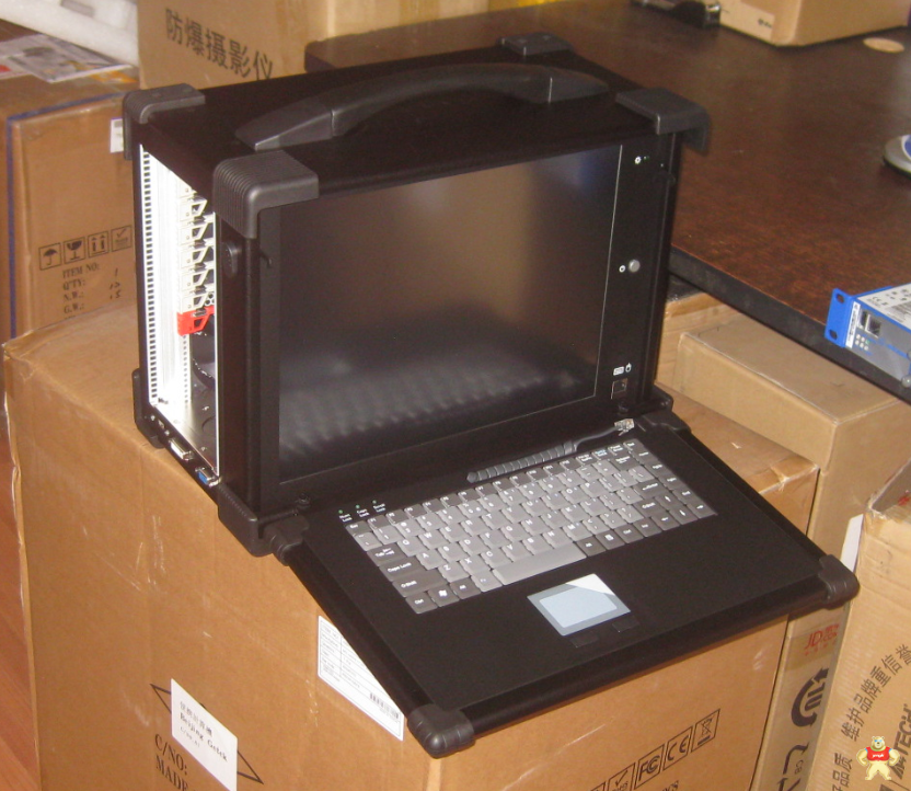 ARX 308 15“液晶触摸屏3U 8槽PXI / CompactPCI的便携式电脑 ARX 308,CPCI工控机,CPCI便携工控机,便携工控机CPCI,便携工控机