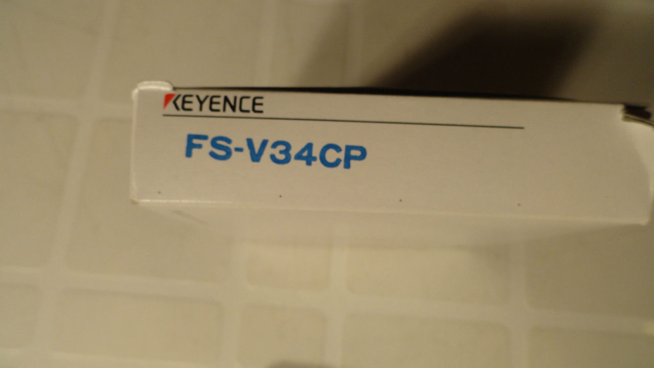 Keyence FS-V34CP Digital Fiber Sensor NEW