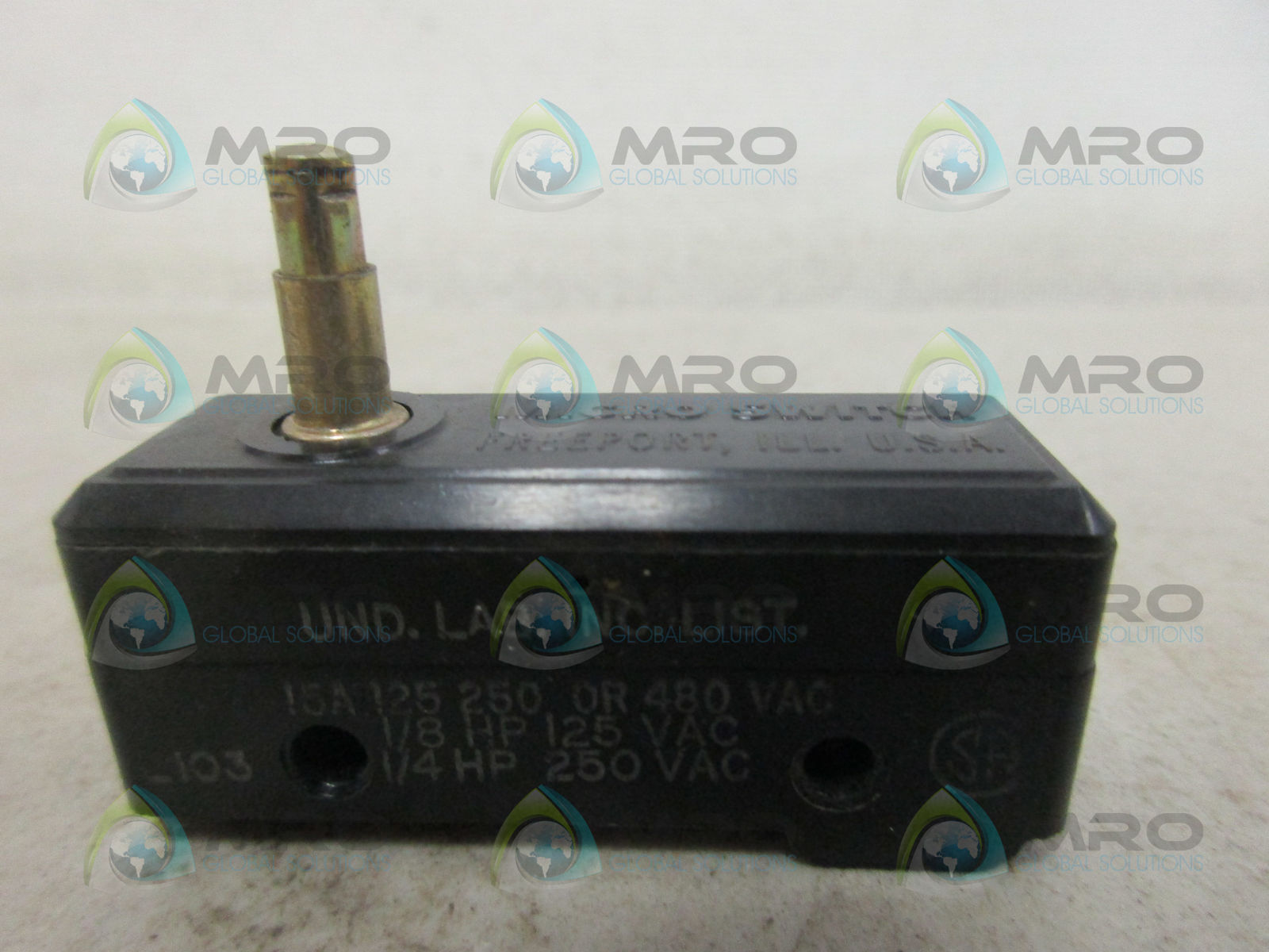 MICROSWITCH R-RS SENSITIVE SWITCH *USED*