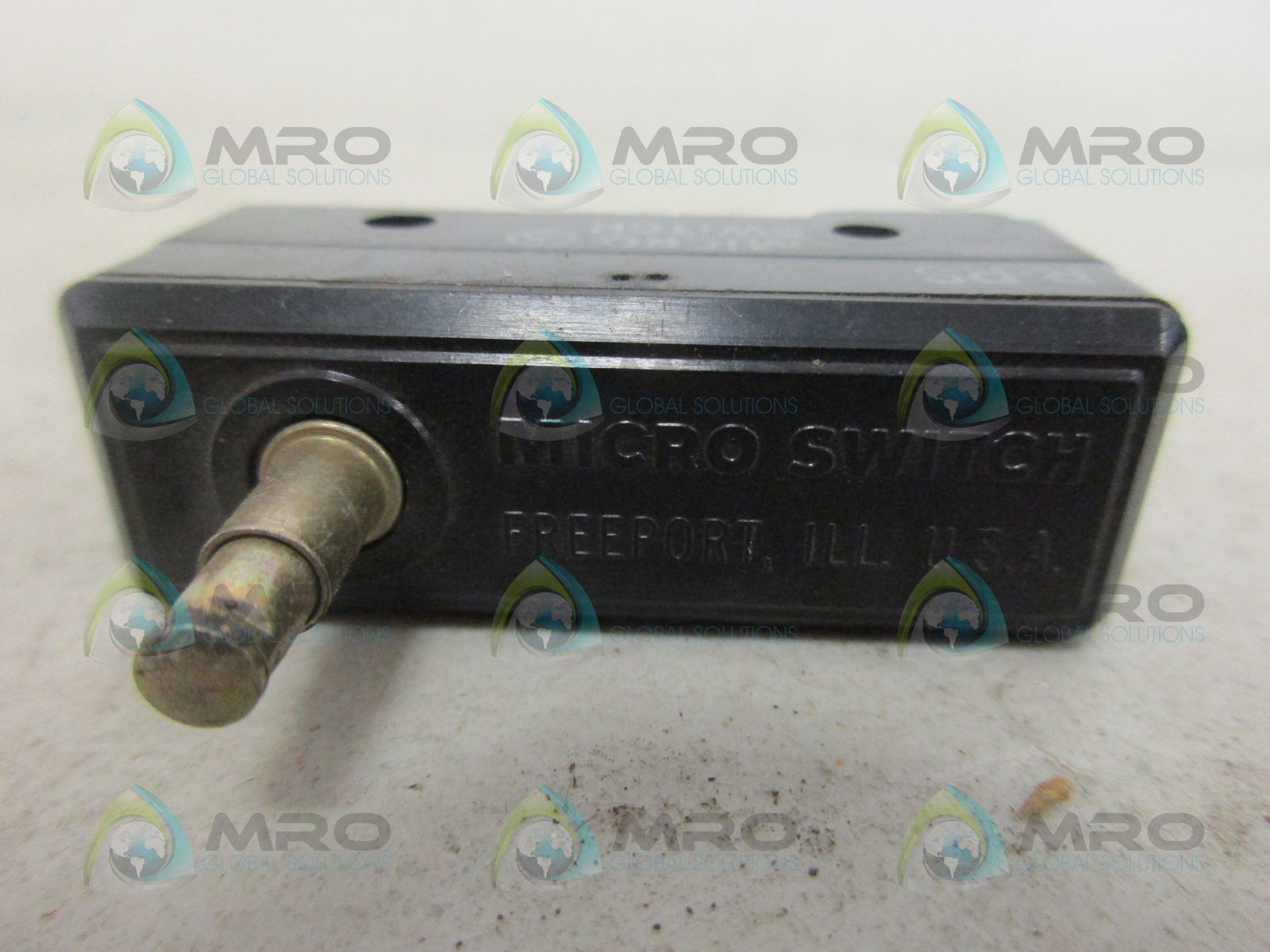 MICROSWITCH R-RS SENSITIVE SWITCH *USED*