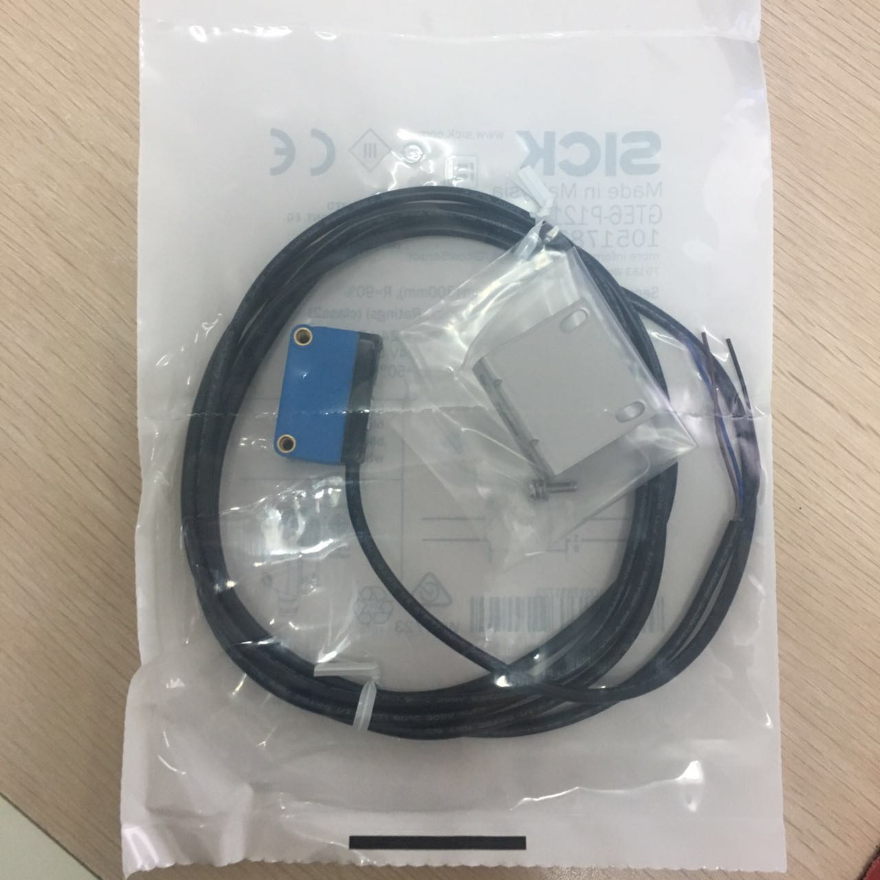 销售德国西克漫反射迷你型光电开关GTE6-P1212 GTE6-P1212,光电开关,光电传感器,传感器
