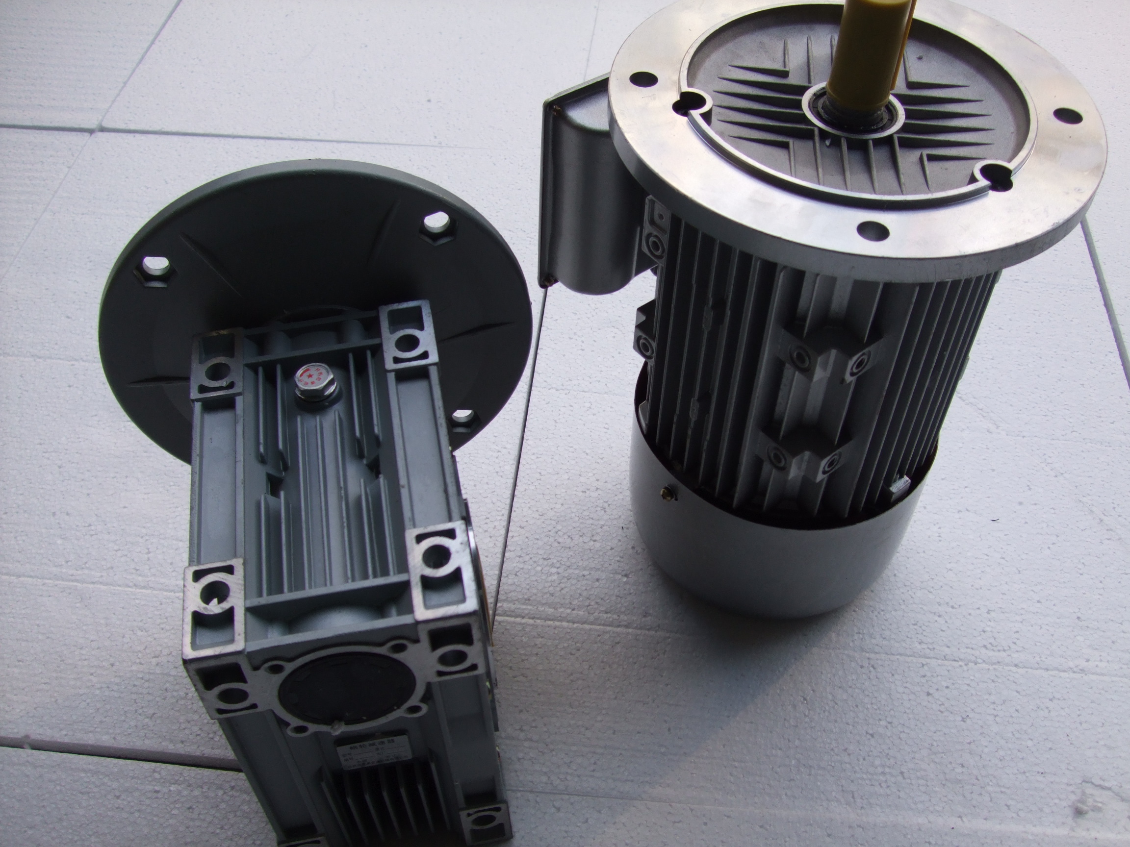 供应aevf立式b5普通(高效率)马达,台湾东元减速电机工厂